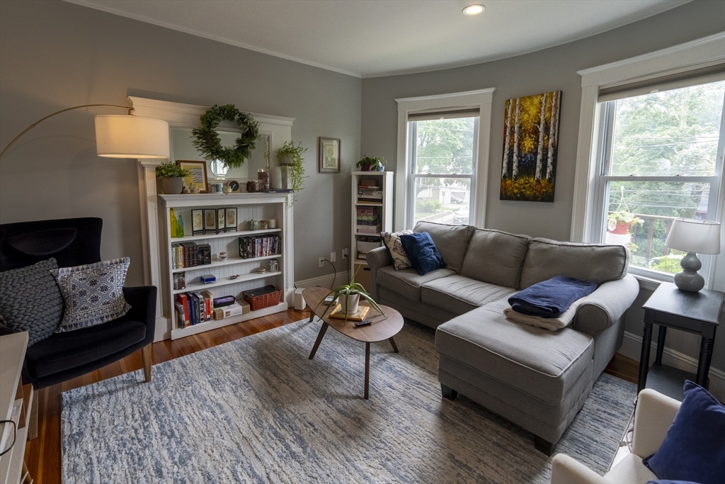 4 bed, 1 bath apartment for rent at 15 Castleton St Unit 2, Jamaica Plain — photo 3 of 20