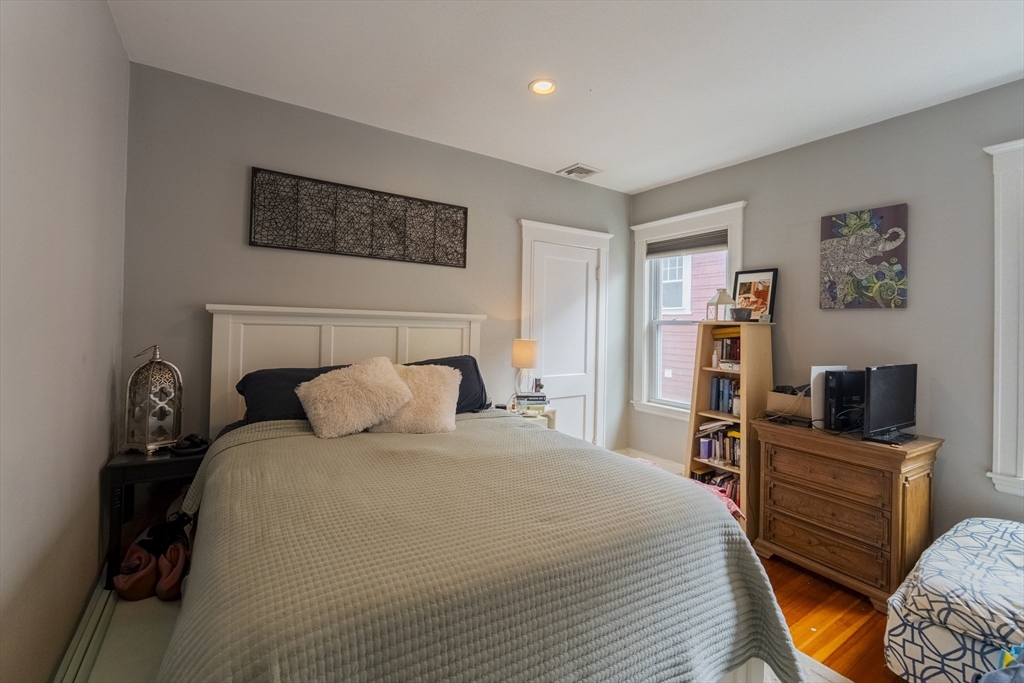 4 bed, 1 bath apartment for rent at 15 Castleton St Unit 2, Jamaica Plain — photo 9 of 20