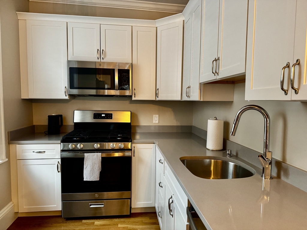 2 bed, 1 bath apartment for rent at 15 Cedar St Unit 2, Charlestown — photo 2 of 10