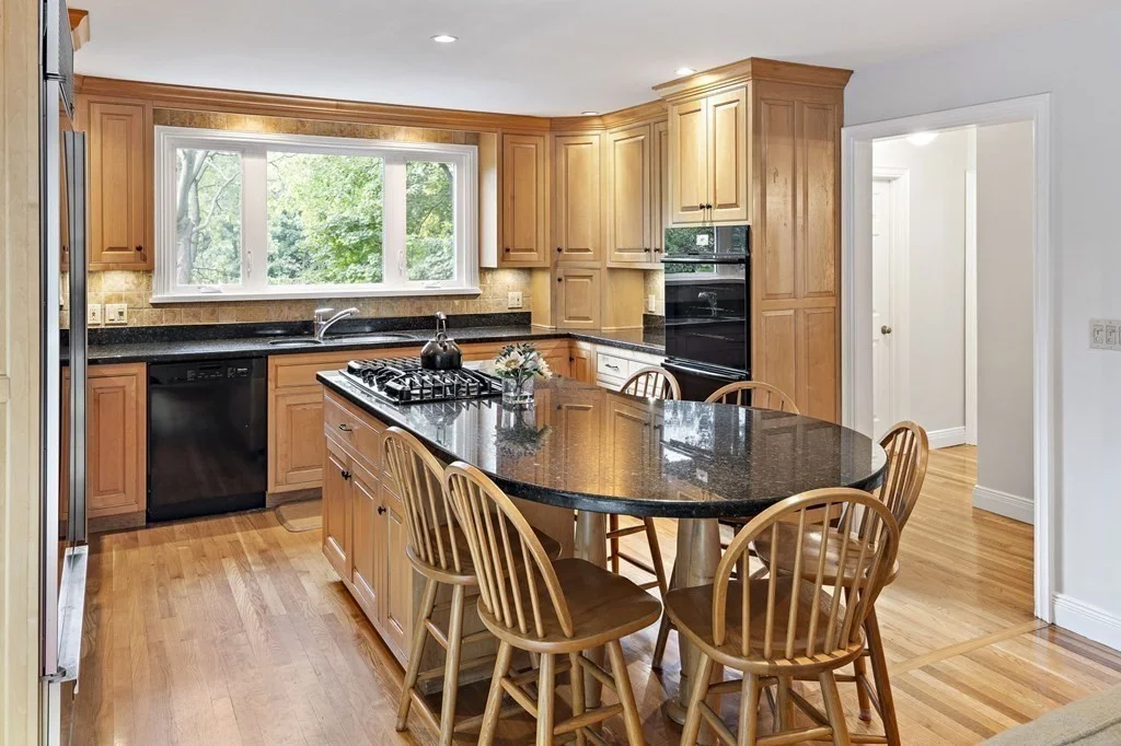 4 bed, 3 bath apartment for rent at 15 Cedar St, Wellesley — photo 6 of 24