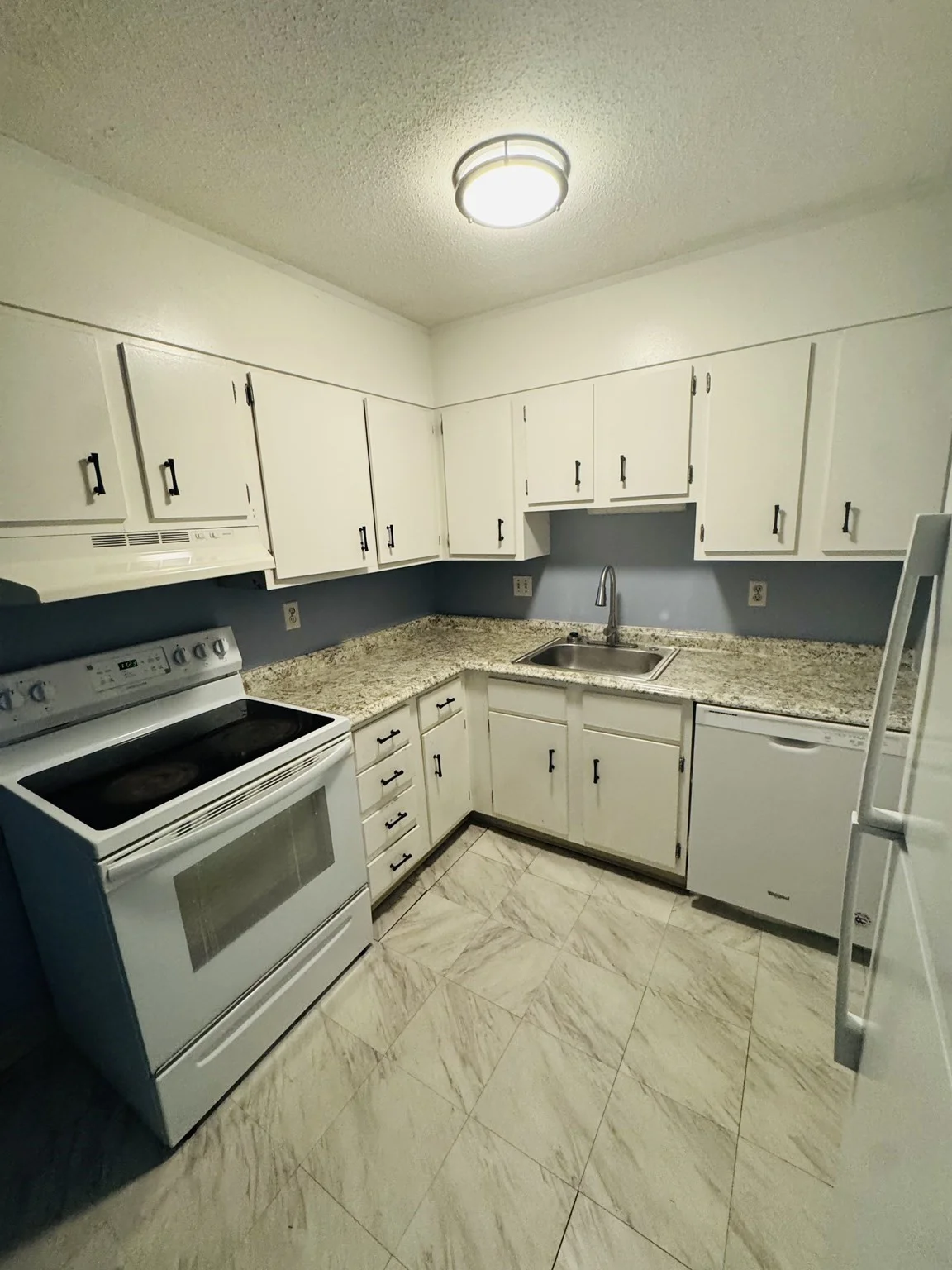 2 bed, 1 bath apartment for rent at 15 Chapel Hill Dr Unit 11, Plymouth — photo 2 of 14