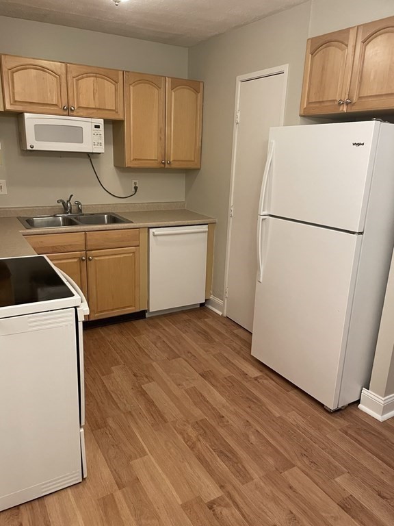 2 bed, 1 bath apartment for rent at 15 Chapel Hill Unit 7, Plymouth — photo 2 of 16
