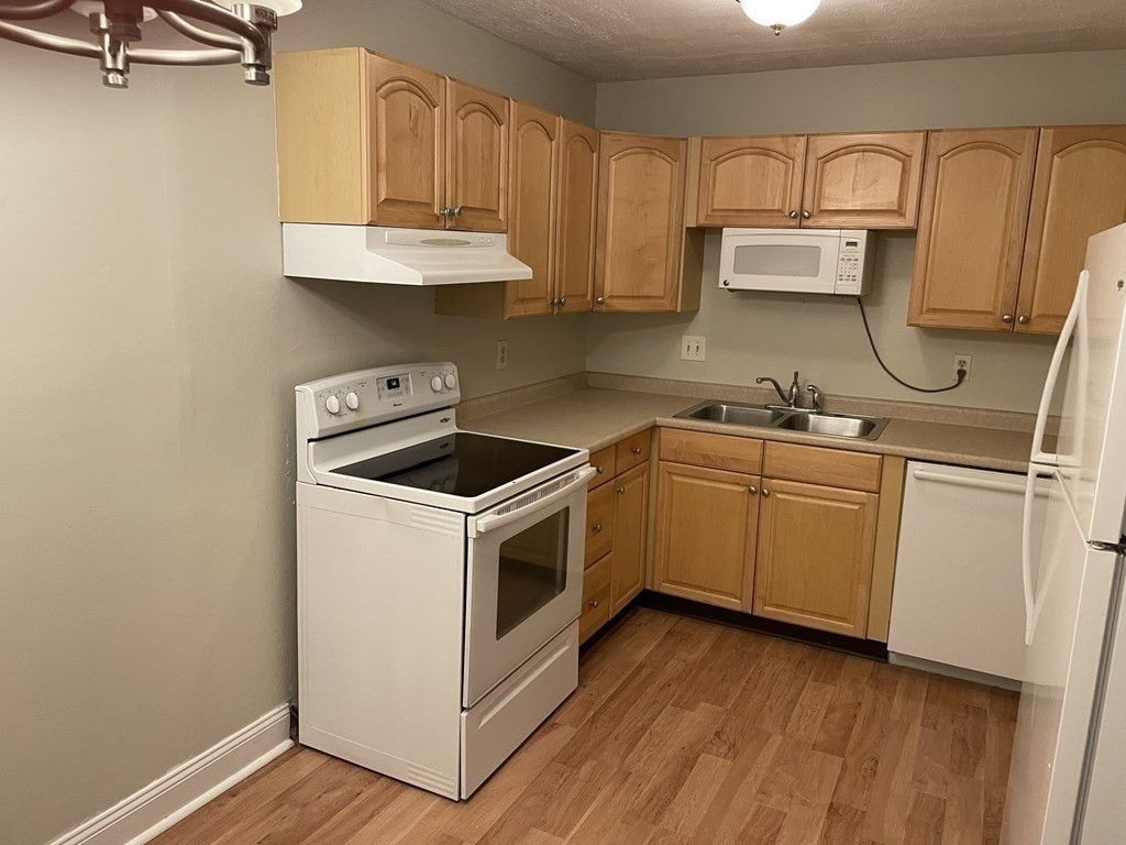 2 bed, 1 bath apartment for rent at 15 Chapel Hill Unit 7, Plymouth — photo 5 of 16