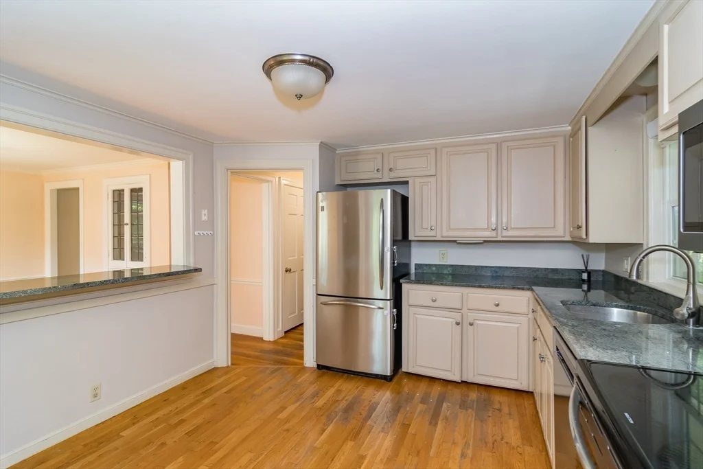 4 bed, 2 bath apartment for rent at 15 Charles St, Natick — photo 6 of 27