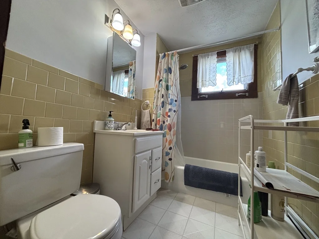 2 bed, 1 bath apartment for rent at 15 Clinton St Unit 1, Newton — photo 14 of 25