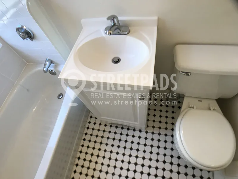 Studio bed, 1 bath apartment for rent at 15 Colborne Rd Unit 6, Brighton — photo 5 of 10
