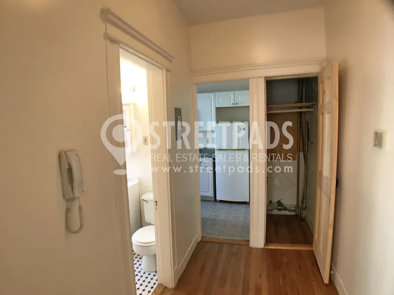 Studio bed, 1 bath apartment for rent at 15 Colborne Rd Unit 6, Brighton — photo 3 of 10