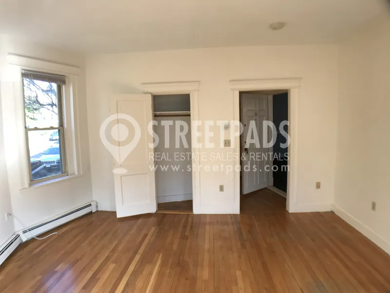 Studio bed, 1 bath apartment for rent at 15 Colborne Rd Unit 6, Brighton — photo 2 of 10