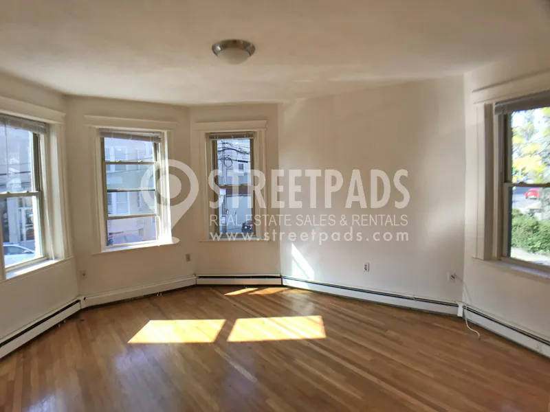Studio bed, 1 bath apartment for rent at 15 Colborne Rd Unit 6, Brighton