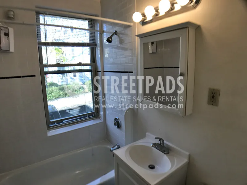Studio bed, 1 bath apartment for rent at 15 Colborne Rd Unit 6, Brighton — photo 4 of 10