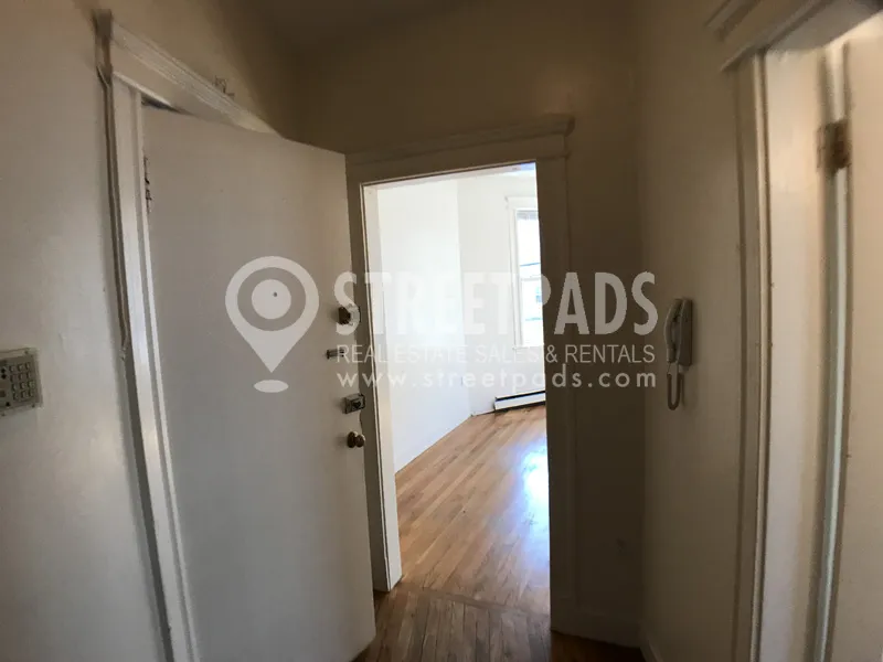 Studio bed, 1 bath apartment for rent at 15 Colborne Rd Unit 6, Brighton — photo 6 of 10