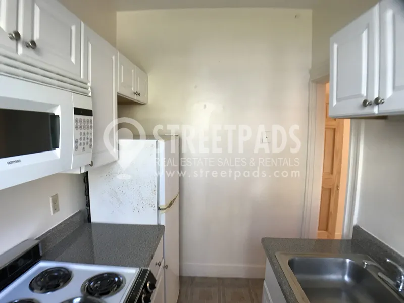 Studio bed, 1 bath apartment for rent at 15 Colborne Rd Unit 6, Brighton — photo 8 of 10