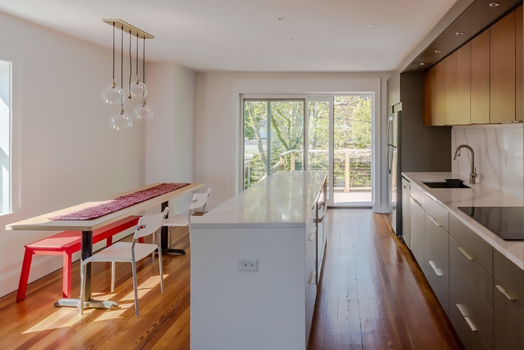 2 bed, 1 bath apartment for rent at 15 Colbourne Crescent Unit 3, Brookline — photo 3 of 20