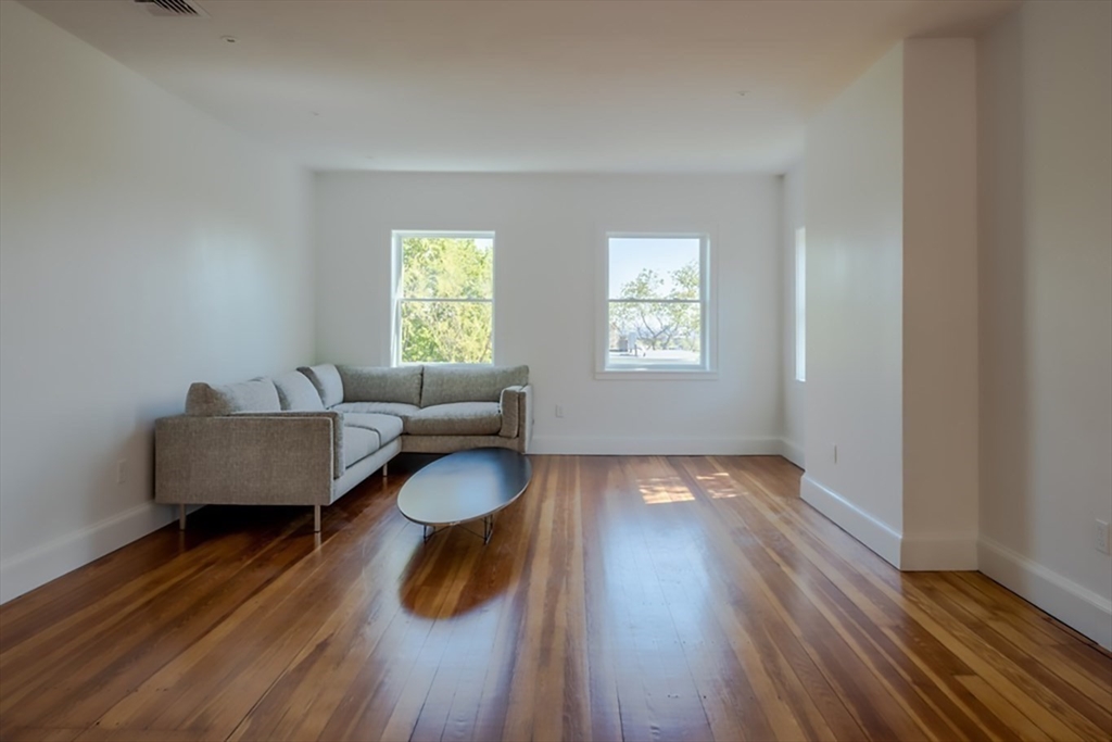 2 bed, 1 bath apartment for rent at 15 Colbourne Crescent Unit 3, Brookline — photo 7 of 20