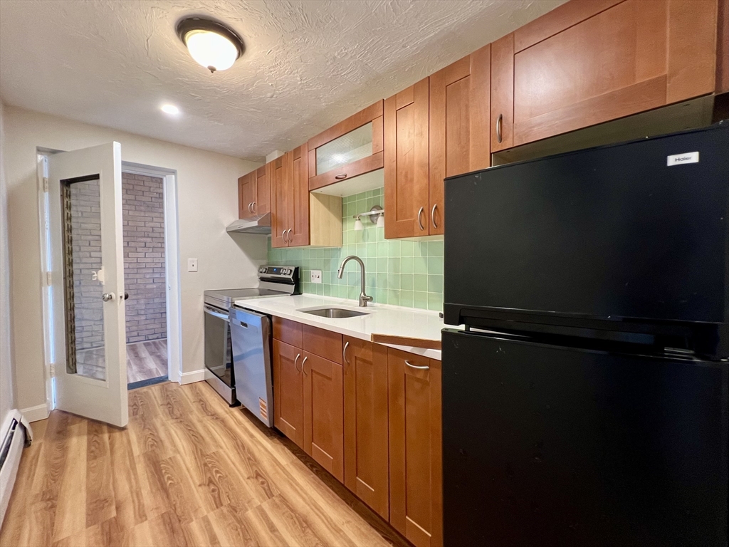 1 bed, 1 bath apartment for rent at 15 Commonwealth Ct Unit 14, Brighton — photo 6 of 10
