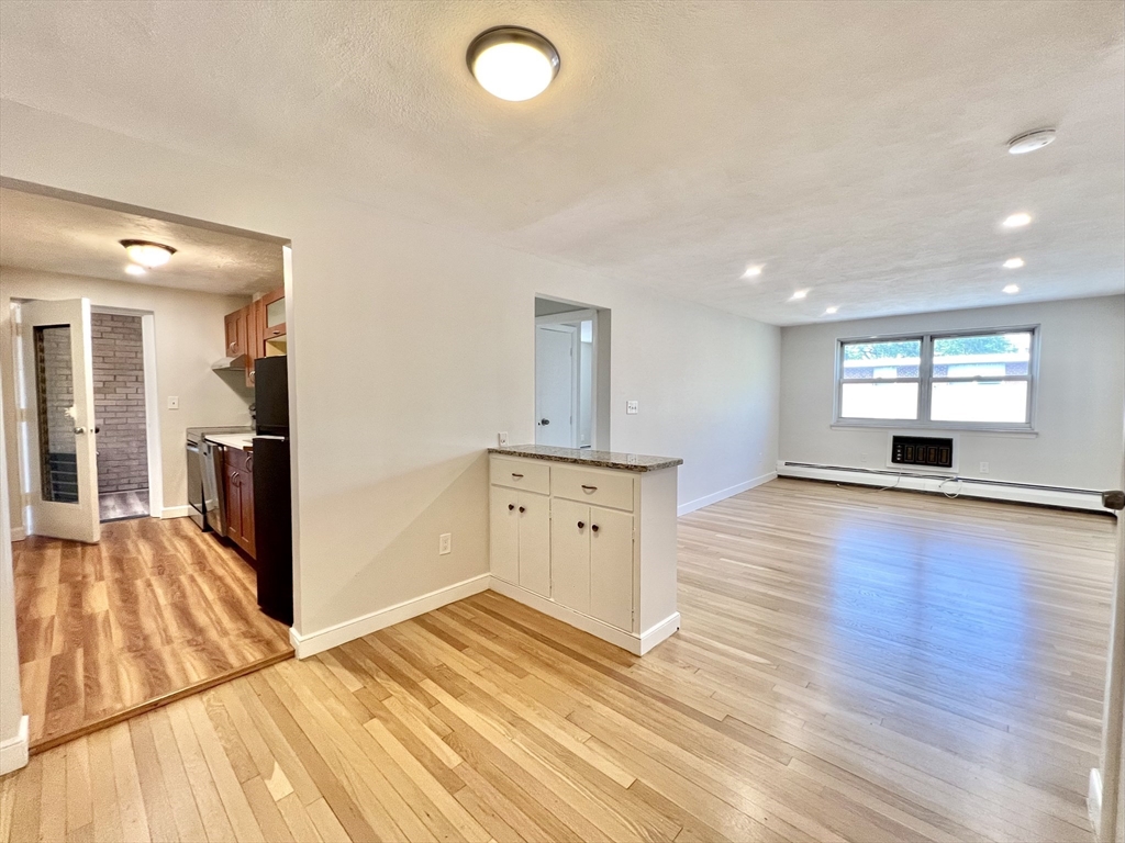 1 bed, 1 bath apartment for rent at 15 Commonwealth Ct Unit 14, Brighton — photo 3 of 10