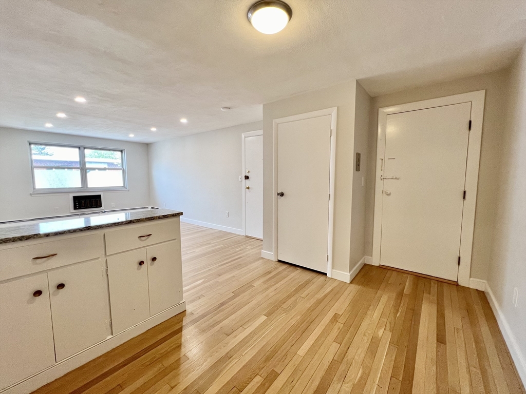 1 bed, 1 bath apartment for rent at 15 Commonwealth Ct Unit 14, Brighton — photo 5 of 10
