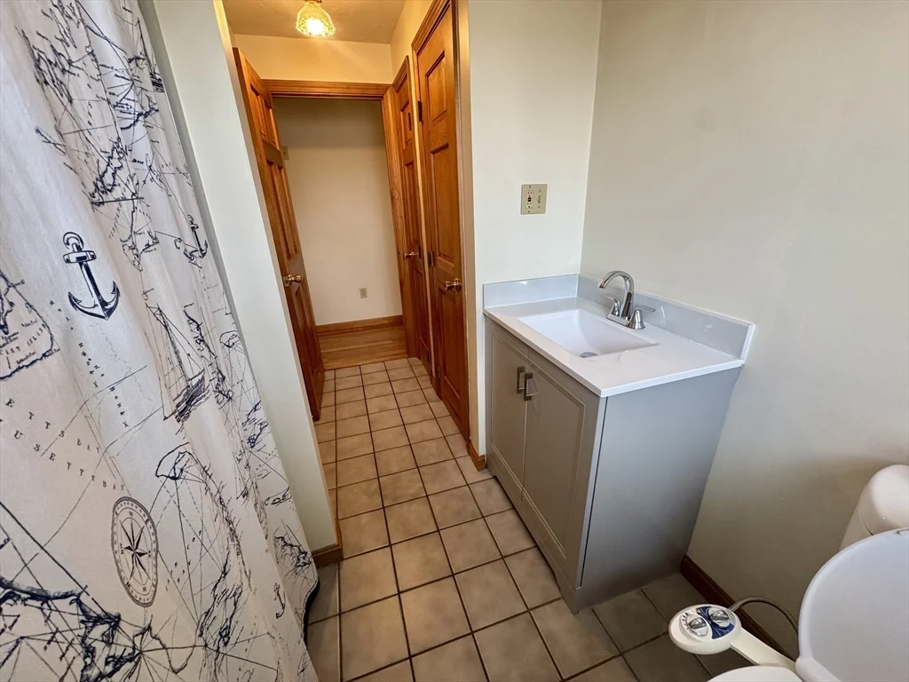 4 bed, 1 bath apartment for rent at 15 Curlew St Unit single, West Roxbury — photo 20 of 39