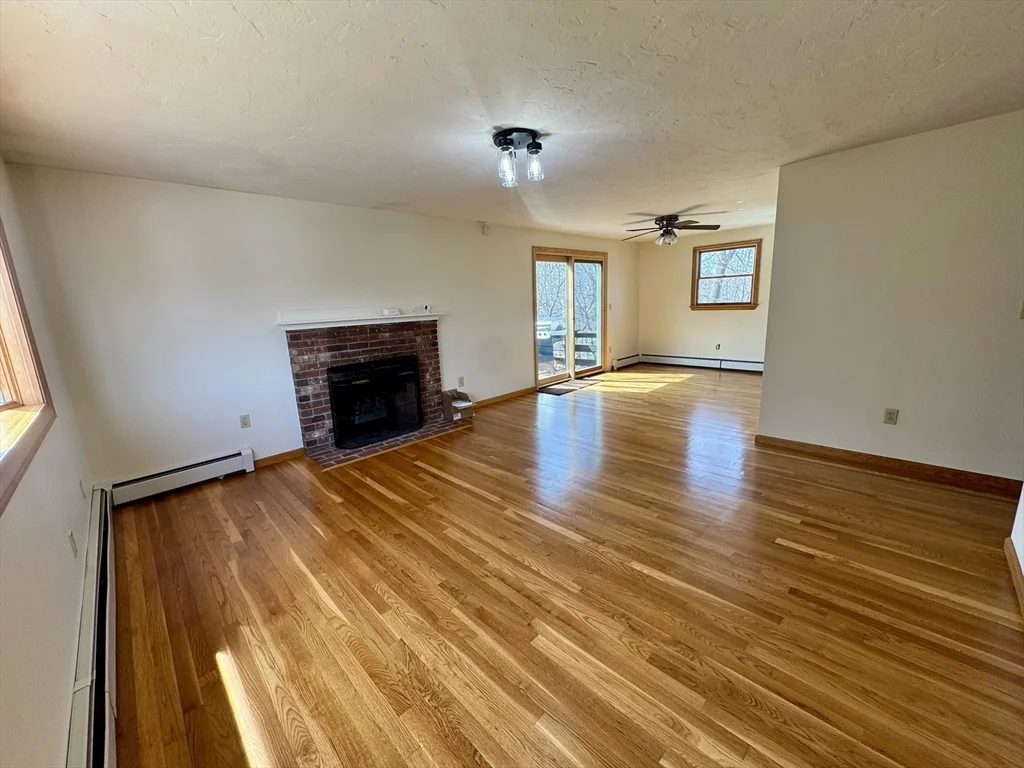 4 bed, 1 bath apartment for rent at 15 Curlew St Unit single, West Roxbury — photo 7 of 39