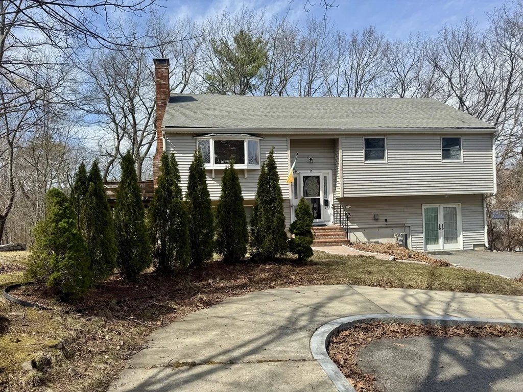 4 bed, 1 bath apartment for rent at 15 Curlew St Unit single, West Roxbury — photo 1 of 39