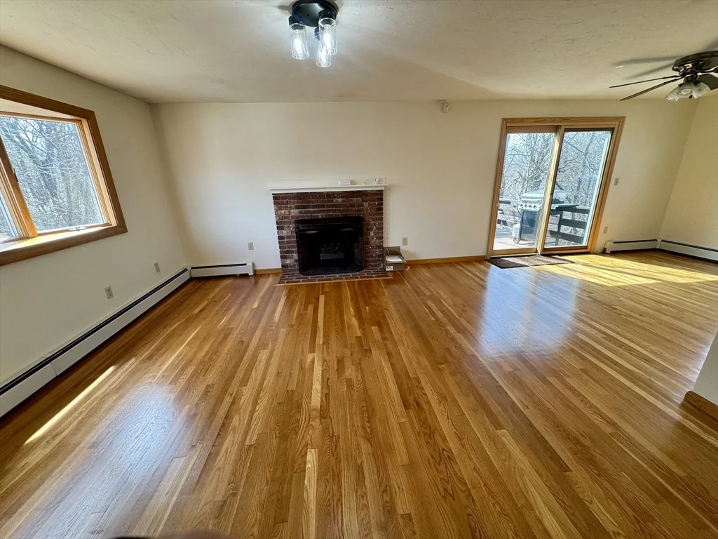 4 bed, 1 bath apartment for rent at 15 Curlew St Unit single, West Roxbury — photo 6 of 39