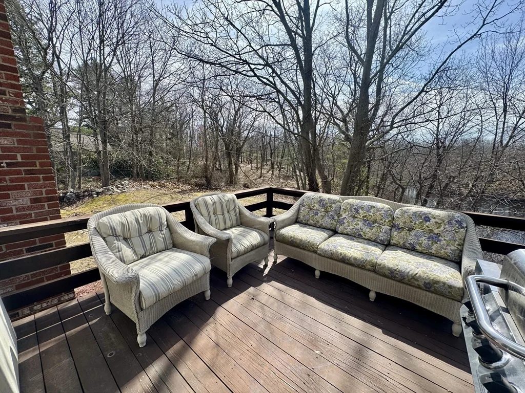4 bed, 1 bath apartment for rent at 15 Curlew St Unit single, West Roxbury — photo 30 of 39