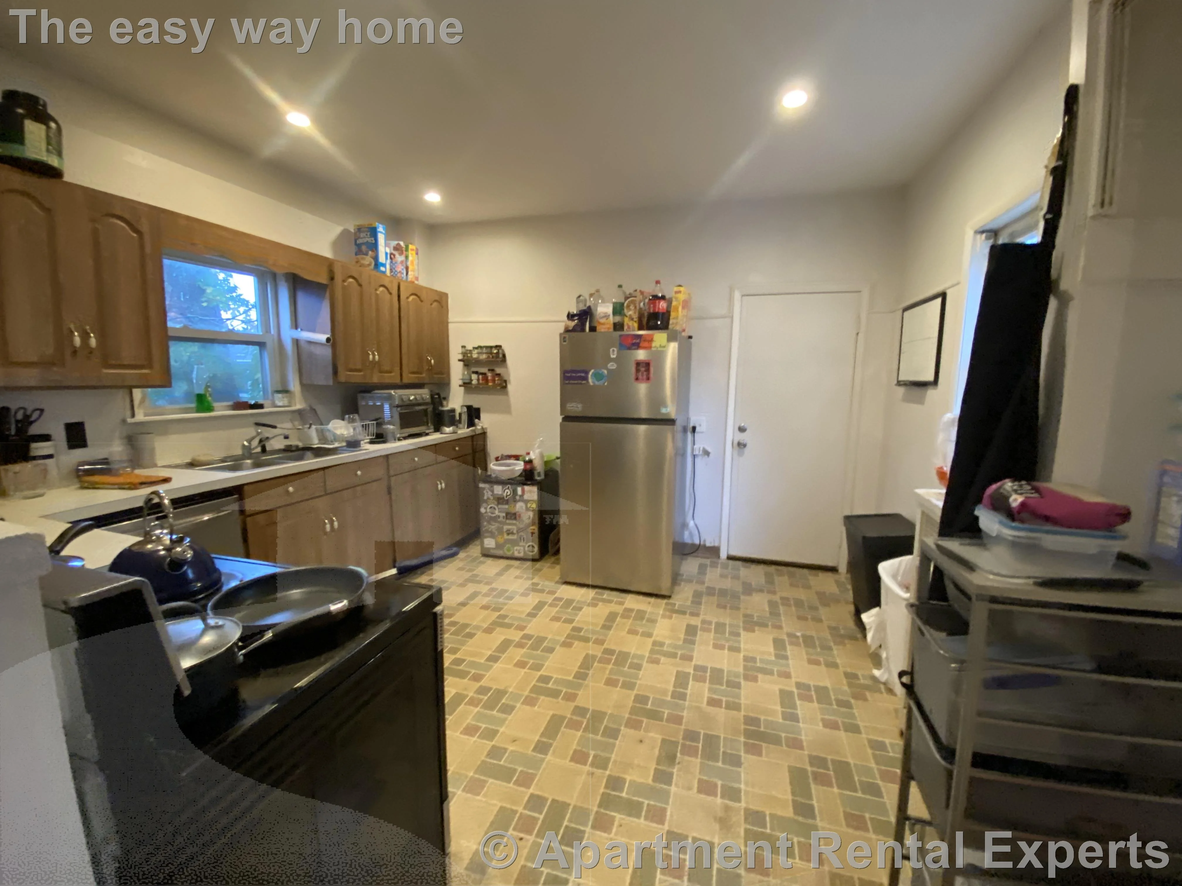 5 bed, 1 bath apartment for rent at 15 Curtis Ave Unit 2, Tufts — photo 2 of 16