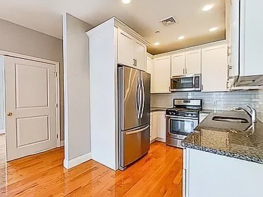 2 bed, 2 bath apartment for rent at 15 Dana Ave Unit 3, Hyde Park — photo 2 of 8