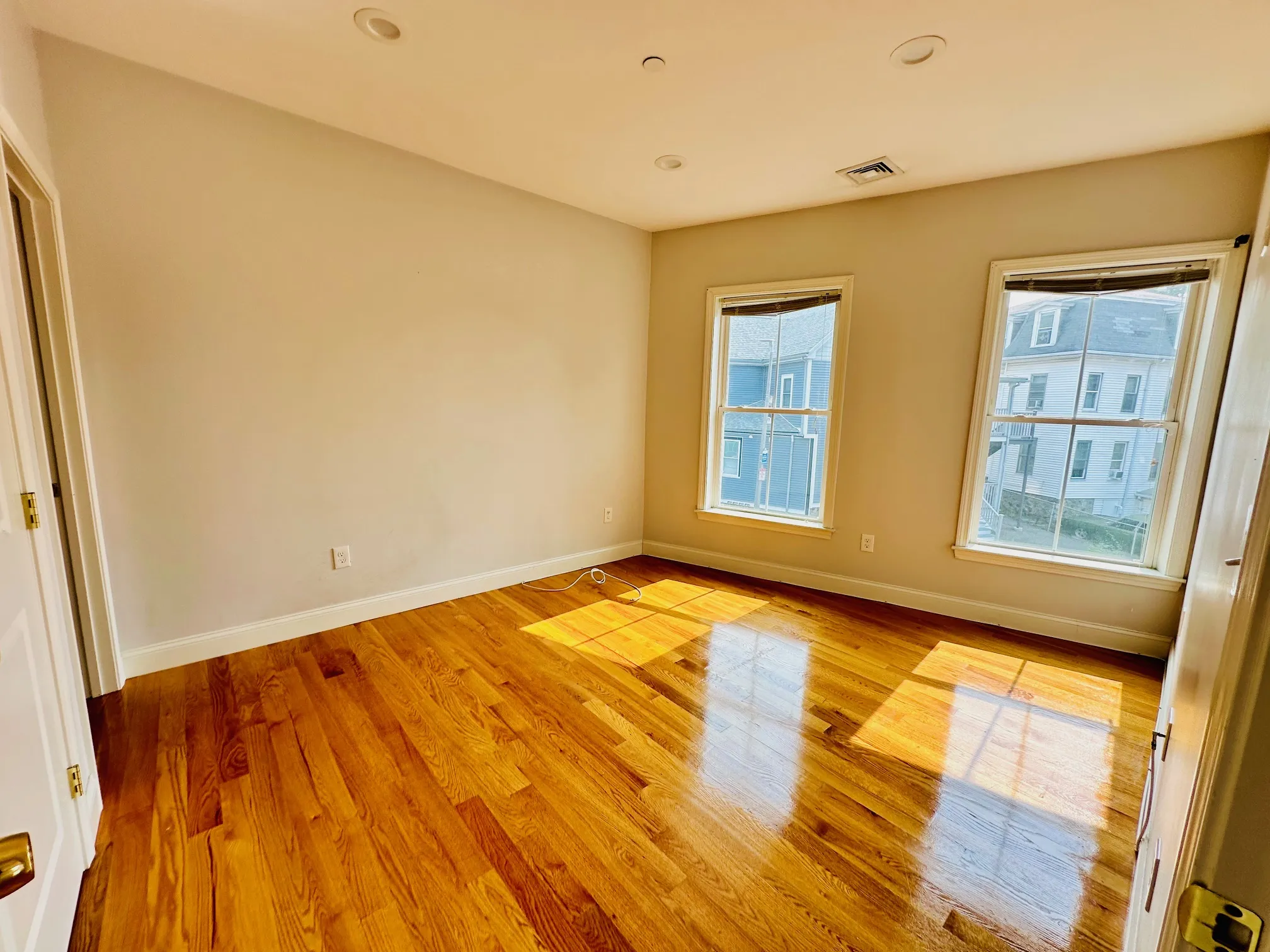 2.5 bed, 2 bath apartment for rent at 15 Dana Ave Unit 6, Hyde Park — photo 9 of 17