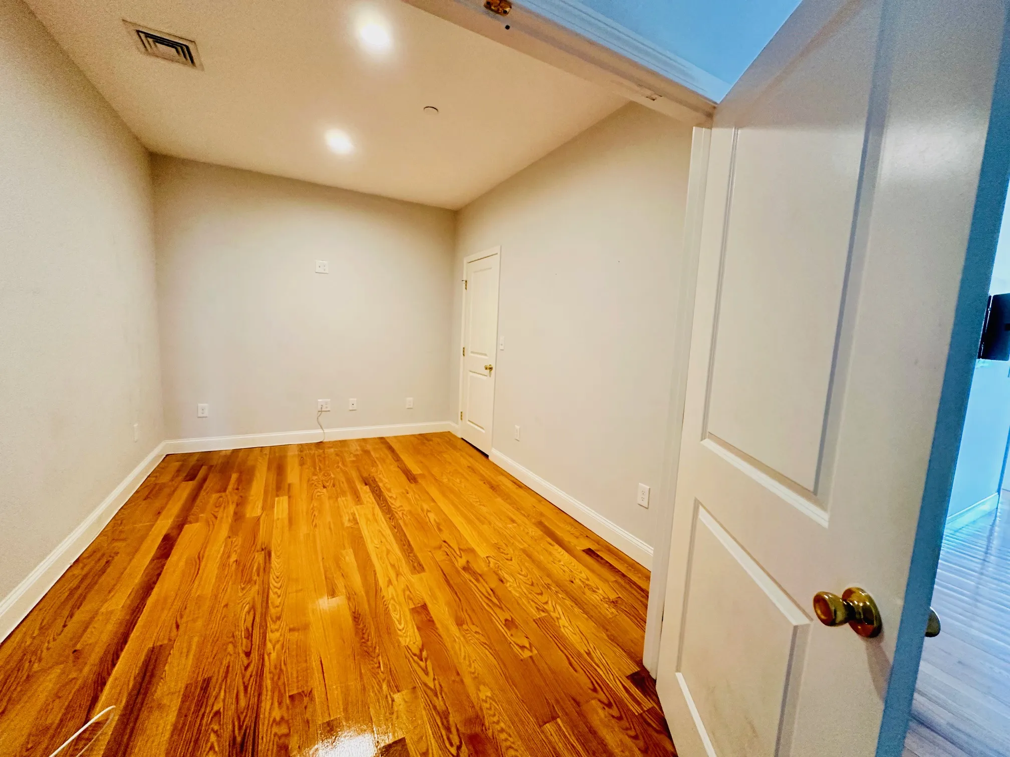 2.5 bed, 2 bath apartment for rent at 15 Dana Ave Unit 6, Hyde Park — photo 11 of 17