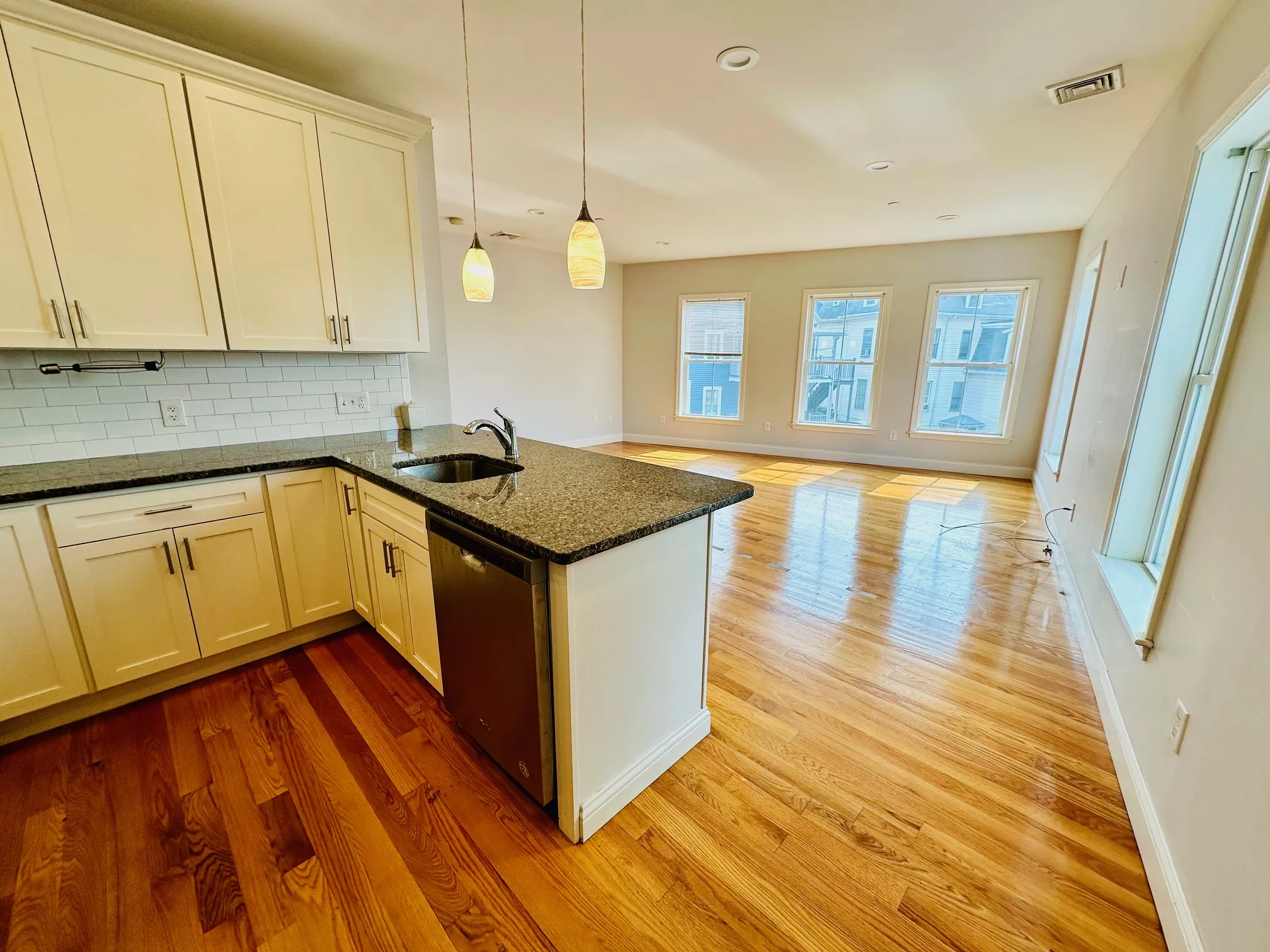 2.5 bed, 2 bath apartment for rent at 15 Dana Ave Unit 6, Hyde Park — photo 3 of 17