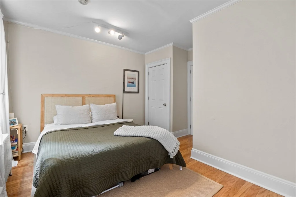 1 bed, 1 bath apartment for rent at 15 Dartmouth St Unit A, South End — photo 9 of 13