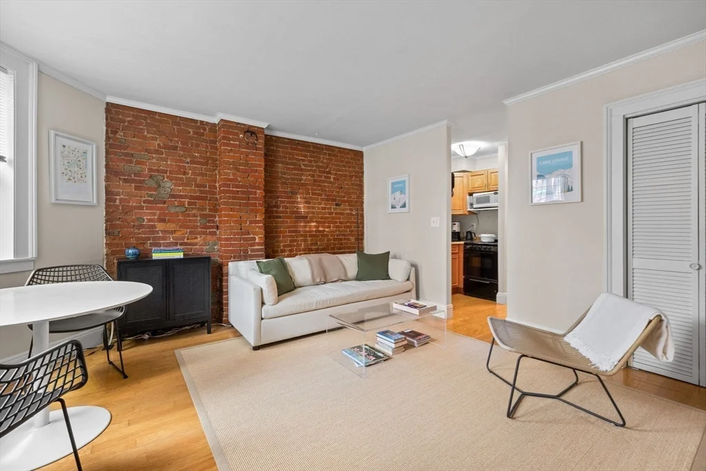1 bed, 1 bath apartment for rent at 15 Dartmouth St Unit A, South End — photo 5 of 13
