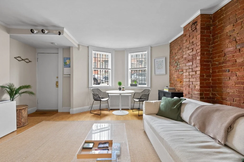 1 bed, 1 bath apartment for rent at 15 Dartmouth St Unit A, South End — photo 2 of 13