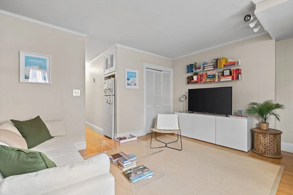 1 bed, 1 bath apartment for rent at 15 Dartmouth St Unit A, South End — photo 4 of 13