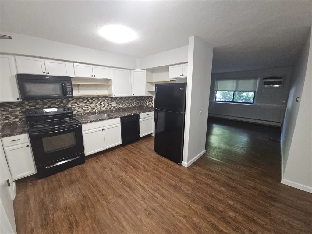 1 bed, 1 bath apartment for rent at 15 Davis Rd Unit A8, Acton — photo 3 of 5