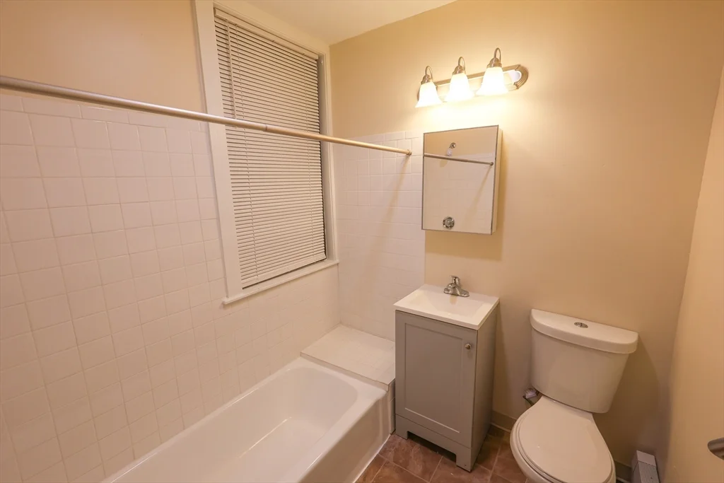 3 bed, 1 bath apartment for rent at 15 Delle Ave Unit 1, Mission Hill — photo 10 of 23