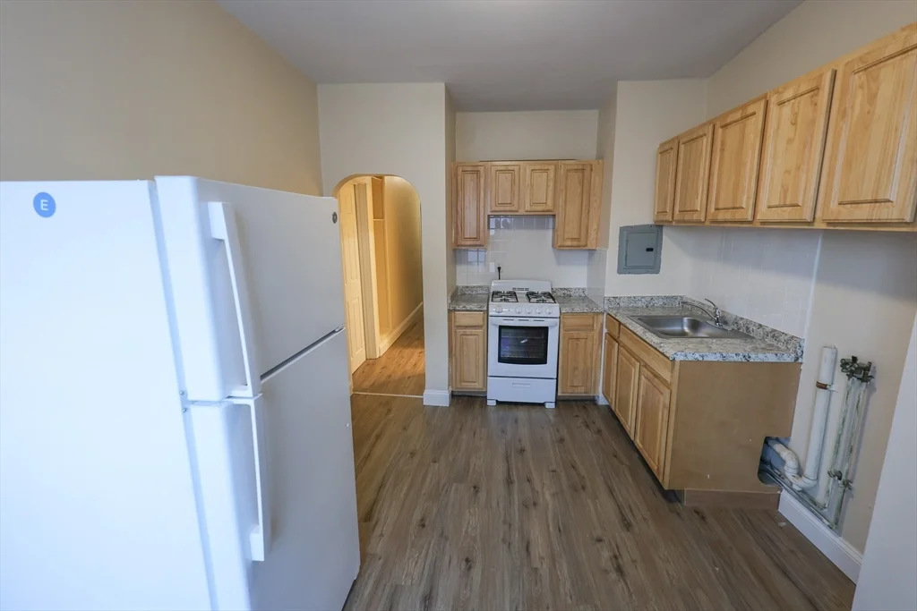 3 bed, 1 bath apartment for rent at 15 Delle Ave Unit 1, Mission Hill — photo 5 of 23