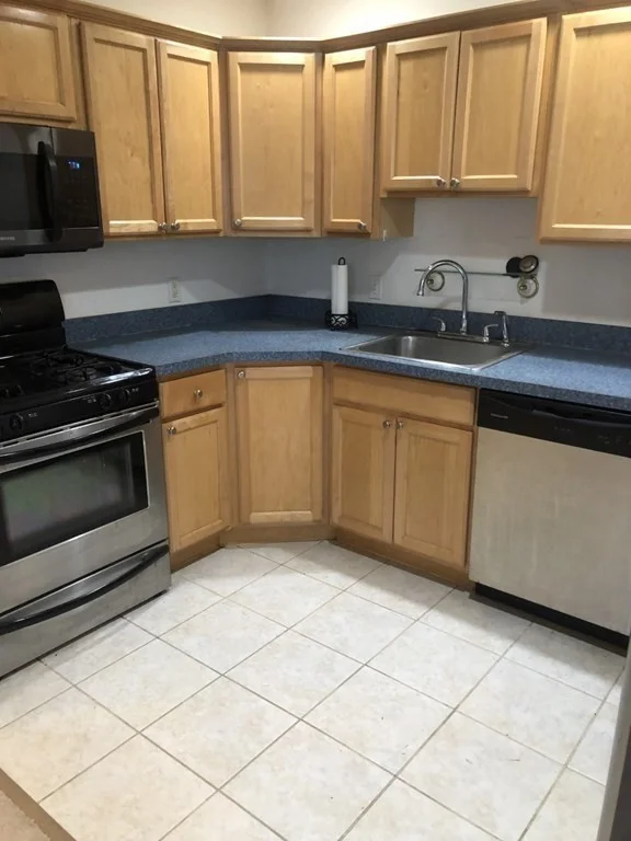 2 bed, 2 bath apartment for rent at 15 Des Moines Unit 202, Quincy — photo 7 of 16