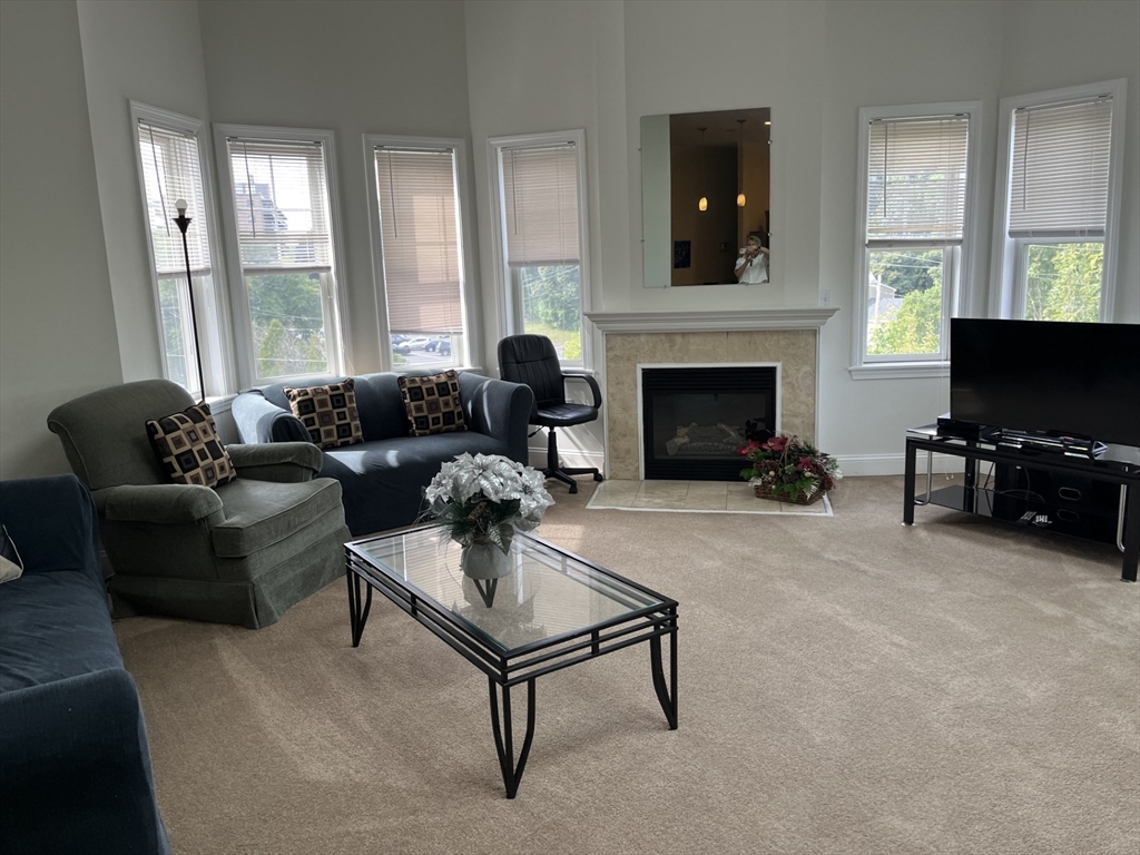 1 bed, 1 bath apartment for rent at 15 Des Moines Unit 401, Quincy