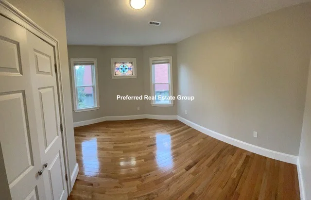 4 bed, 1 bath apartment for rent at 15 Dix St Unit 2, Dorchester — photo 10 of 14