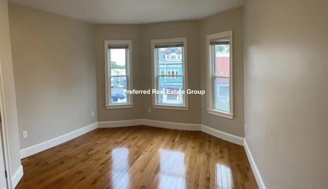 4 bed, 1 bath apartment for rent at 15 Dix St Unit 2, Dorchester — photo 6 of 14