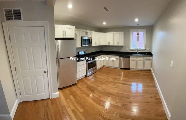 4 bed, 1 bath apartment for rent at 15 Dix St Unit 2, Dorchester — photo 2 of 14
