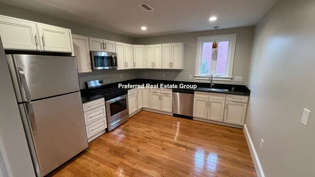 4 bed, 1 bath apartment for rent at 15 Dix St Unit 2, Dorchester — photo 3 of 14