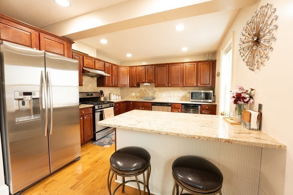 3 bed, 2 bath apartment for rent at 15 Downer Ct Unit 0, Dorchester — photo 3 of 20