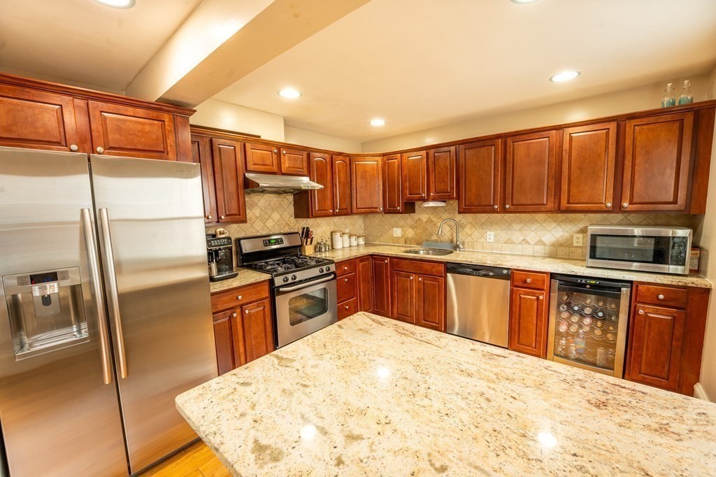 3 bed, 2 bath apartment for rent at 15 Downer Ct Unit 0, Dorchester — photo 1 of 20