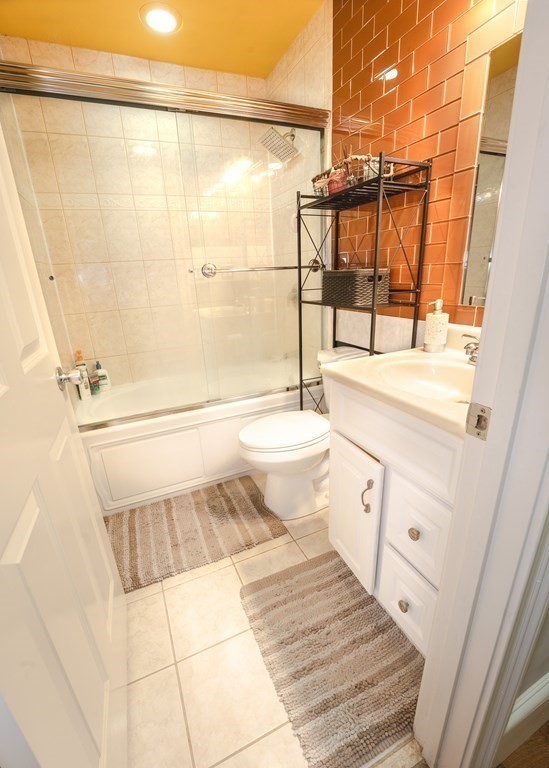 3 bed, 2 bath apartment for rent at 15 Downer Ct Unit 0, Dorchester — photo 14 of 20