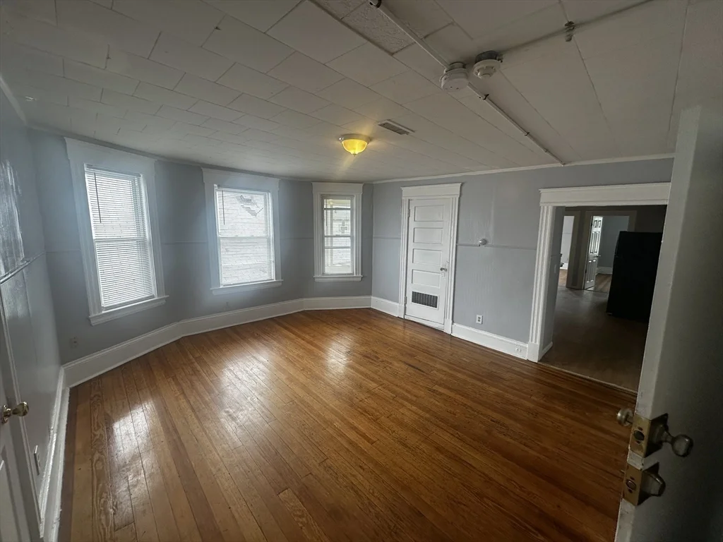 3 bed, 1 bath apartment for rent at 15 Dublin Unit 26-3L, Lowell — photo 2 of 9