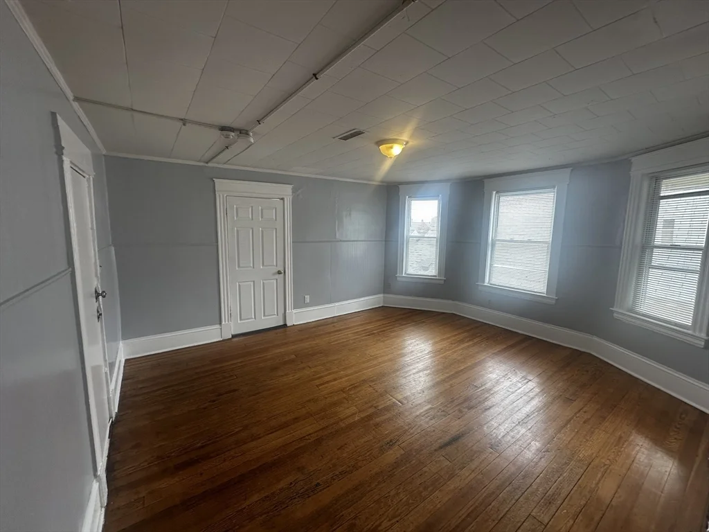 3 bed, 1 bath apartment for rent at 15 Dublin Unit 26-3L, Lowell — photo 1 of 9