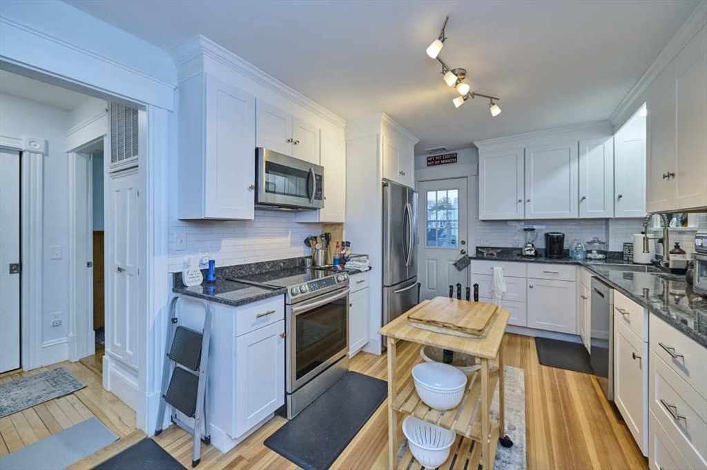 2 bed, 1 bath apartment for rent at 15 Eastern Unit B, Swampscott — photo 7 of 13
